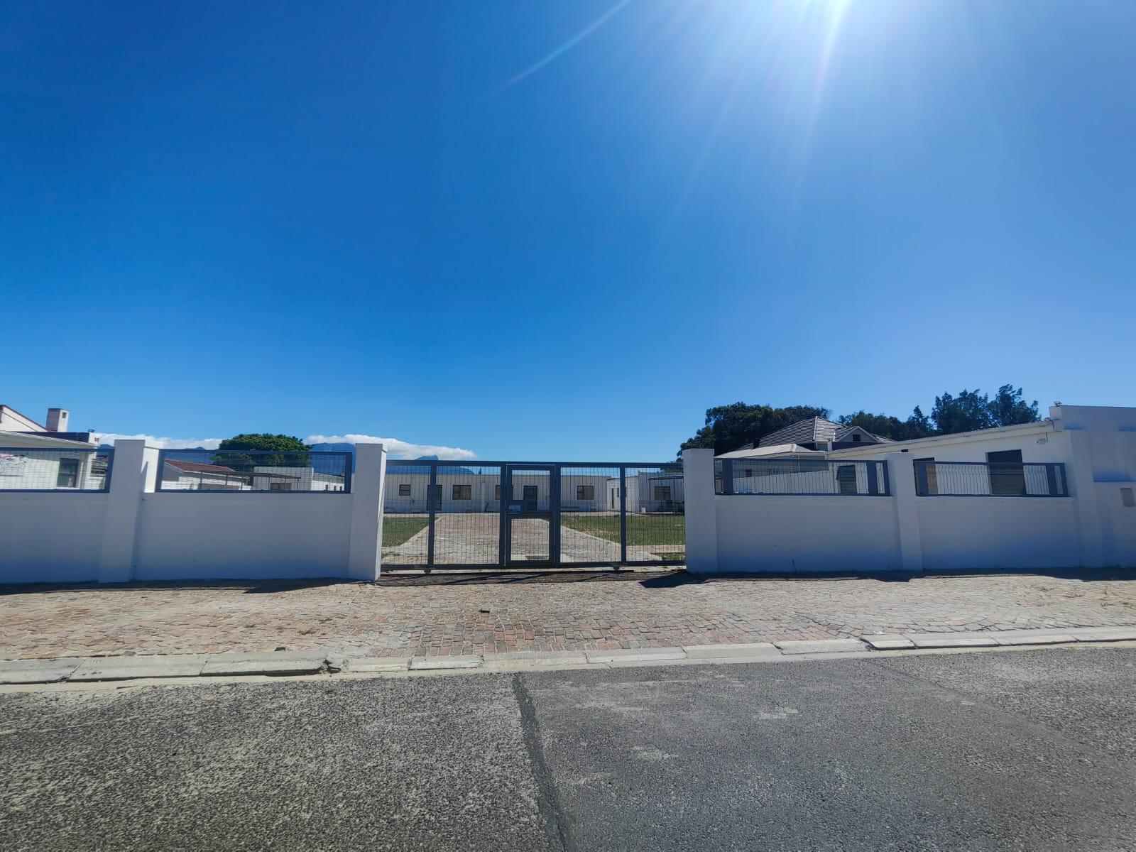 Lodge entrance and driveway